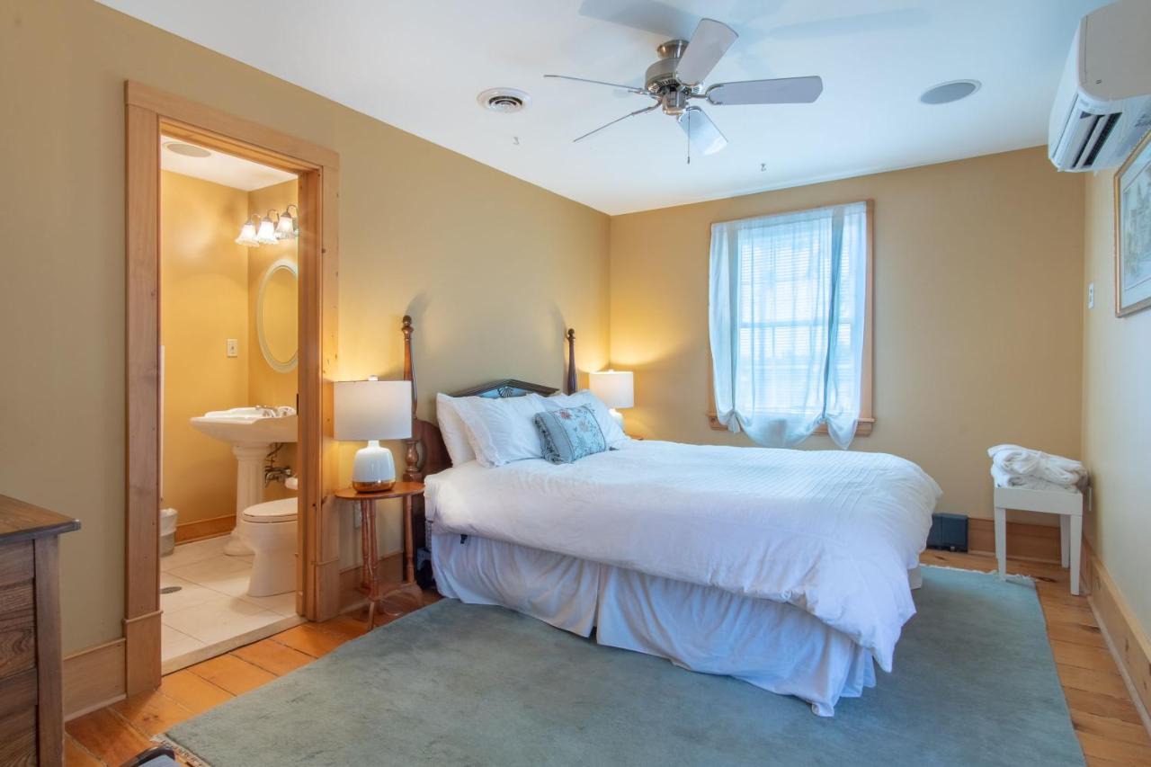 Emilyville Inn Campbellford Bagian luar foto