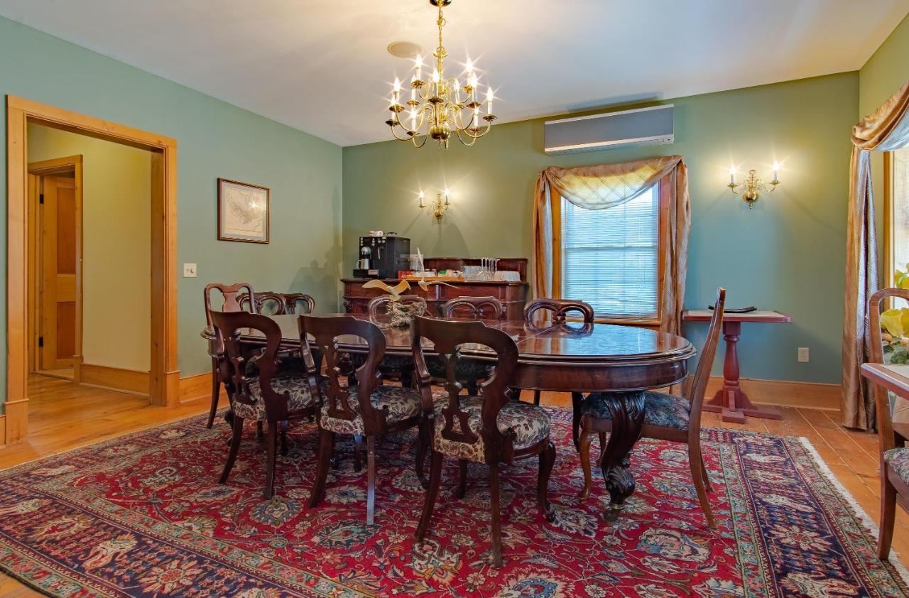 Emilyville Inn Campbellford Bagian luar foto
