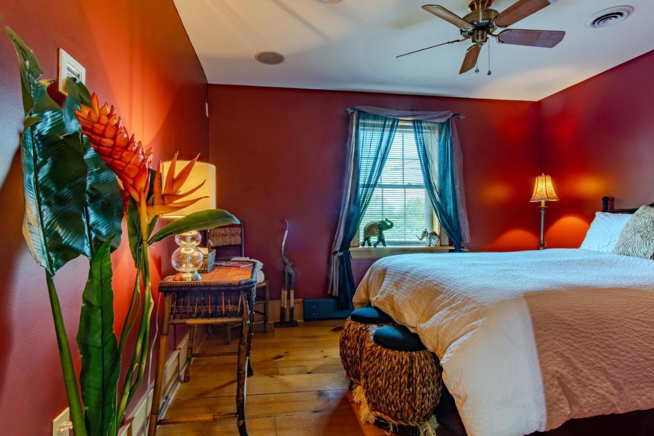 Emilyville Inn Campbellford Bagian luar foto