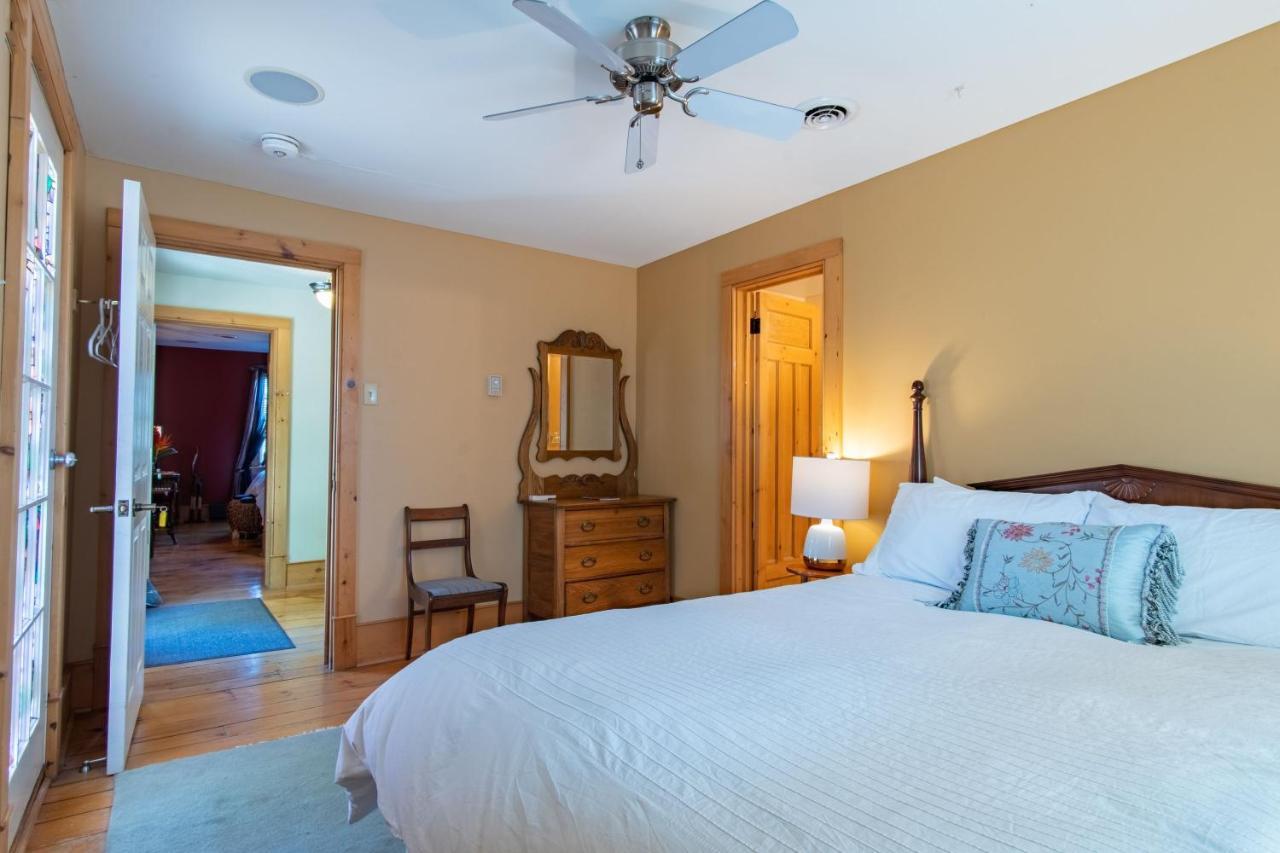Emilyville Inn Campbellford Bagian luar foto