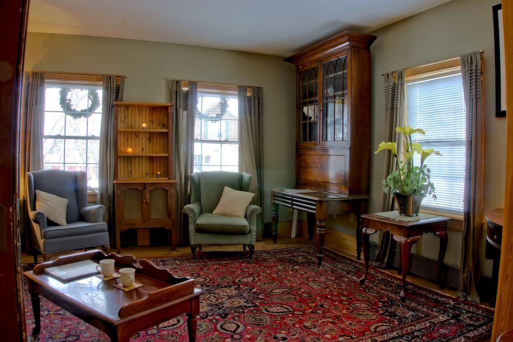 Emilyville Inn Campbellford Bagian luar foto