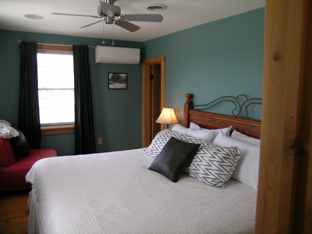 Emilyville Inn Campbellford Bagian luar foto