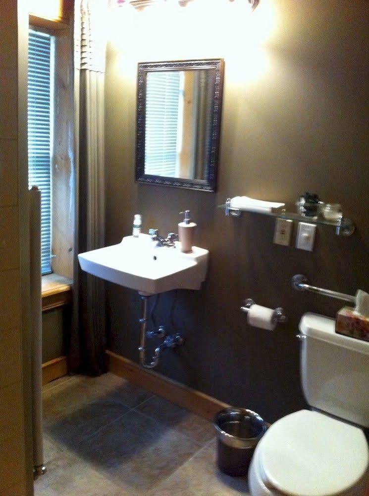 Emilyville Inn Campbellford Bagian luar foto